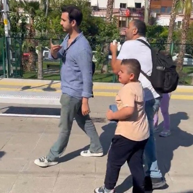 “Mavi gömlekli çocuk” konuştu: Marmaray’daki yumruklu kavganın ortasında kaldım, hayatım kabusa göndü!