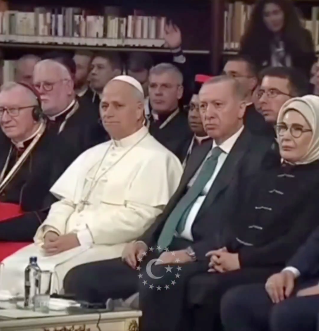 Papa ziyaretinde özel detay! Papa 14. Leo'ya Külliye'de Tala'al Bedru Aleyna ilahisi dinletildi - Resim : 3