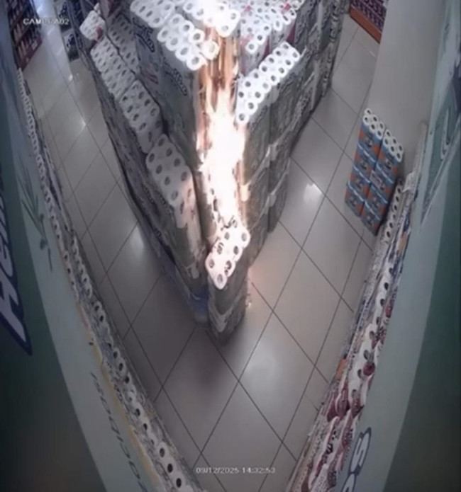 Bursa’da marketteki kağıt havluları tutuşturan çocuk devlet korumasına alındı! İlk vukuatı değilmiş! - Resim : 2