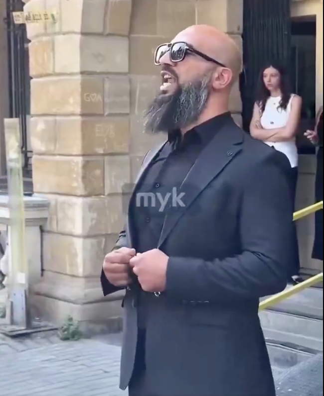 KKTC'de başörtüsü yasağını kutlayan gruba tepki gösterdi: Çocuklarımızı sizin elinizden kurtaracağız