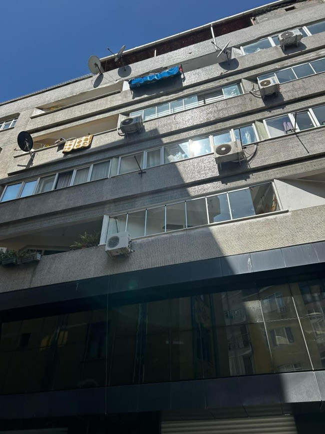 Zeytinburnu’nda kadın cinayeti ve intihar: 27 yıllık eşini öldürdü, ardından kendini vurdu - Resim : 3