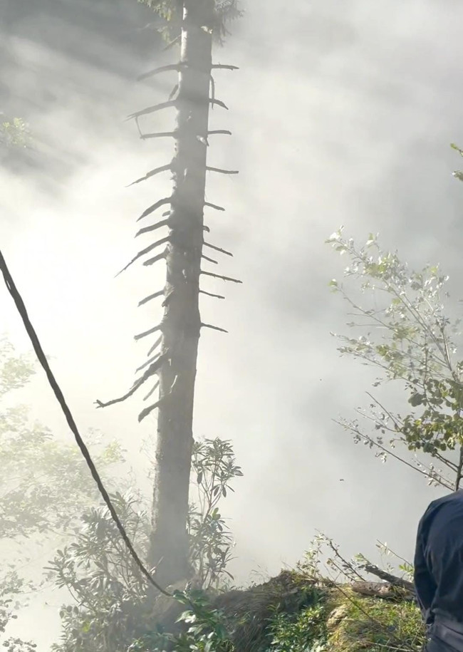 Tonlarca kaya iş makinelerinin titreşimiyle devrildi: Ardeşen’de yol açma savaşı! - Resim : 3