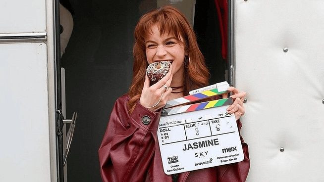 Asena Keskinci’nin Jasmine dizisindeki erotik sahneleri olay oldu! Başkomiser sahnesi Türkiye’yi karıştırdı... "Daha maaşımı almadım..." - Fotoğraf: 6