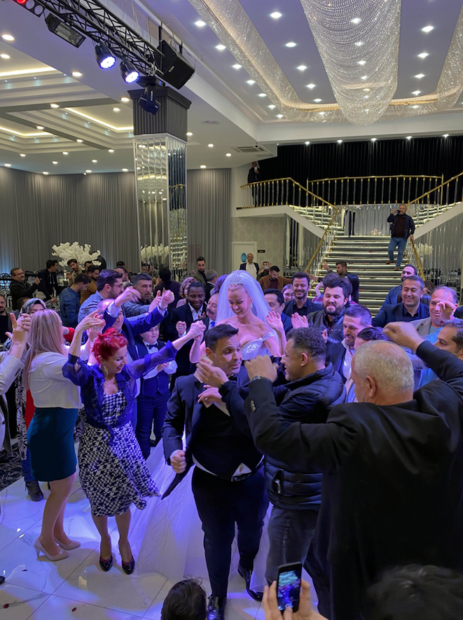 Tuğba Özay ile Okan Karacan rol gereği evlendi