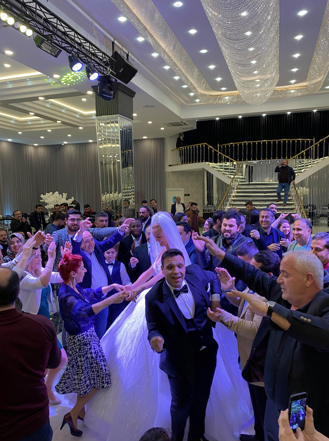 Tuğba Özay ile Okan Karacan rol gereği evlendi