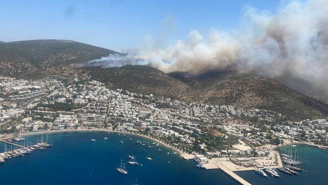 Bodrum'da bir yangın daha: Alevler, yerleşim alanına 150 metre uzakta, 3 otel tahliye edildi - Resim : 2