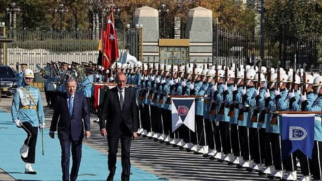 Külliye’de ilginç anlar! Almanya Şansölyesi Merz yönünü şaşırdı, Cumhurbaşkanı Erdoğan müdahale etti - Resim : 3