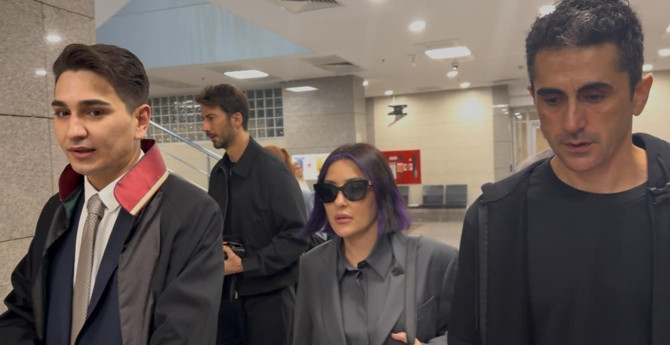 Şarkıcı Melek Mosso, Serkan Sağdıç'tan tek celsede boşandı! Dikkat çeken tazminat ve nafaka detayı