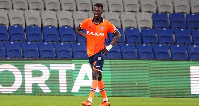 Nilperi Şahinkaya'ya mesaj atan Senegalli futbolcu kim? - Resim : 2