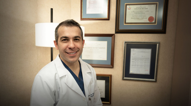 Yasemin Ergene'den ayrılan İzzet Özilhan gecelerde görüntülendi - Resim : 4