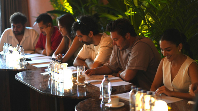 Türkiye’nin ilk dikey dizisi ''Semt Çocuğu'' izleyicilerle buluşmaya hazırlanıyor! Pascal Nouma ve Ümit Karan kadroda