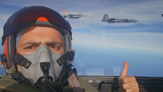 İlk radarlı havadan havaya atış hedefi tam isabet vurmuştu! KIZILELMA ile uçuş yapan Selçuk Bayraktar o anları paylaştı! ''Bu bizim gökyüzündeki hikayemiz'' - Resim : 2