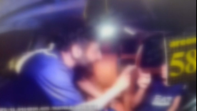 Beyoğlu’nda 16 yaşındaki çocuk, taksiciyi ensesinden bıçaklayıp gasbetmeye çalıştı! Cezaevini boyladı! O anlar kamerada - Resim : 3