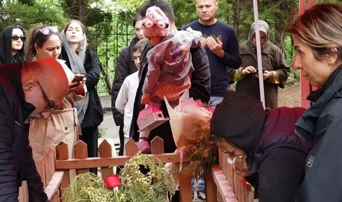 Türkiye 'Kuzeyin Oğlu'na ağlıyor! Sevenleri Volkan Konak'ın mezarına akın etti