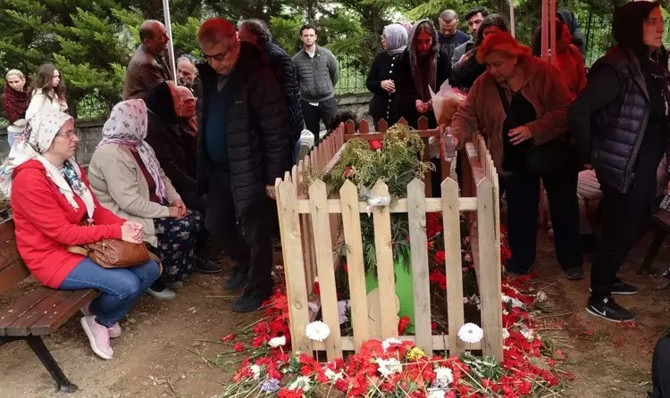 Türkiye 'Kuzeyin Oğlu'na ağlıyor! Sevenleri Volkan Konak'ın mezarına akın etti - Resim : 3