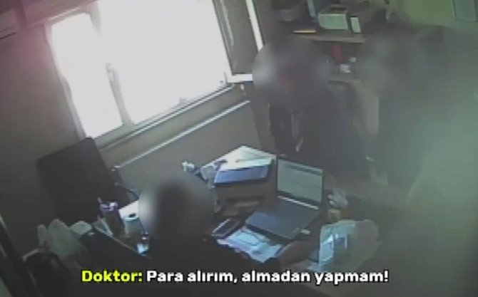 Gaziantep'te skandal görüntüler! Doktorun para karşılığı sahte rapor pazarlığı yaptığı anlar pes dedirtti