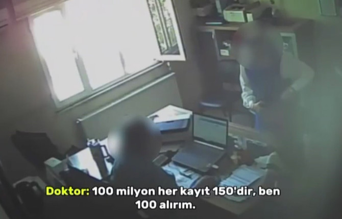 Gaziantep'te skandal görüntüler! Doktorun para karşılığı sahte rapor pazarlığı yaptığı anlar pes dedirtti - Resim : 3