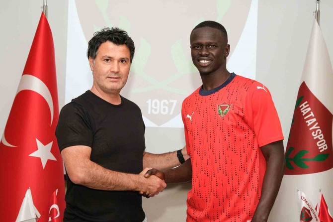 Nilperi Şahinkaya'ya mesaj atan Senegalli futbolcu kim? - Resim : 6