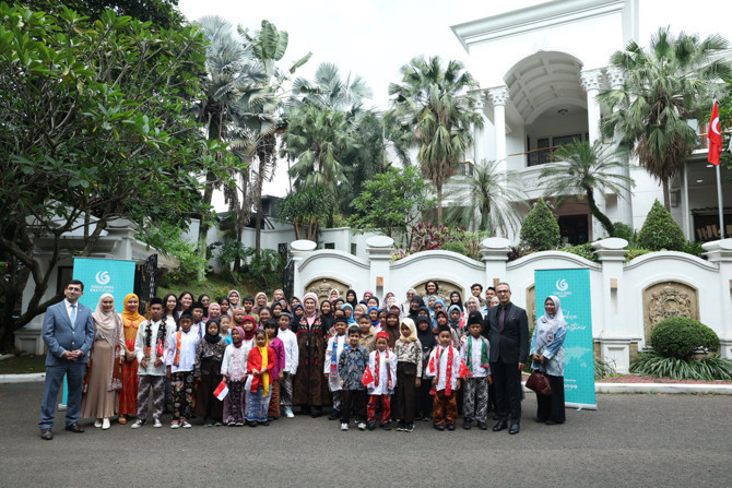 Emine Erdoğan, Endonezya'da Yunus Emre Enstitüsü'nü ziyaret etti - Resim : 3