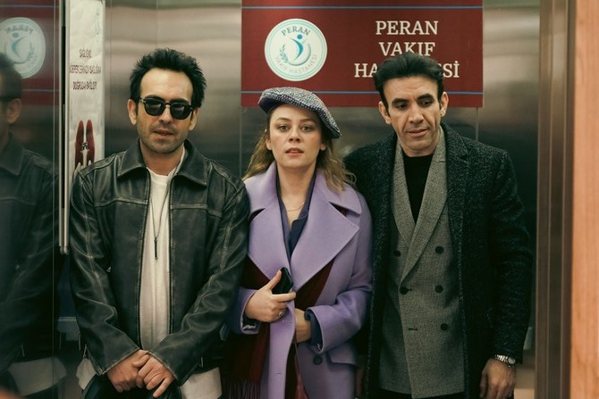 Bahar dizisinin başrolü Demet Evgar'ın ekip yemeğinde "Ümit Hırsızı" performansıyla coştuğu anlar sosyal medyayı salladı!