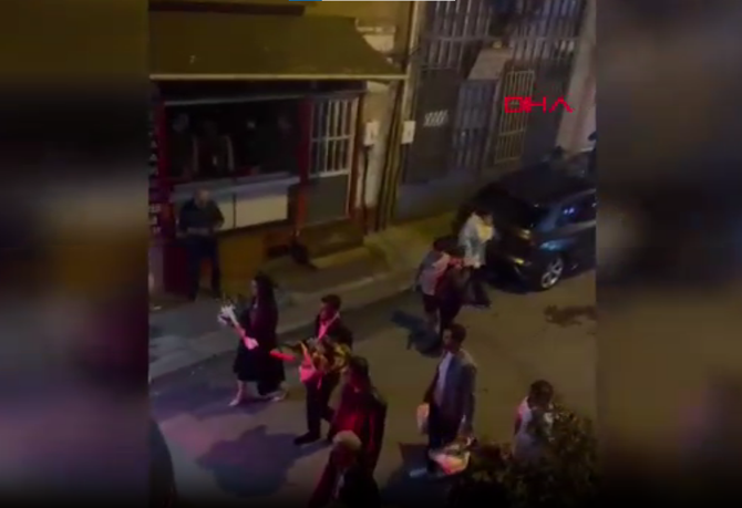 Beyoğlu'nda kız isteme töreni faciaya dönüştü! Atılan havai fişekler eve isabet etti! Bina cayır cayır yandı, 8 kişi hastanelik oldu - Resim : 3