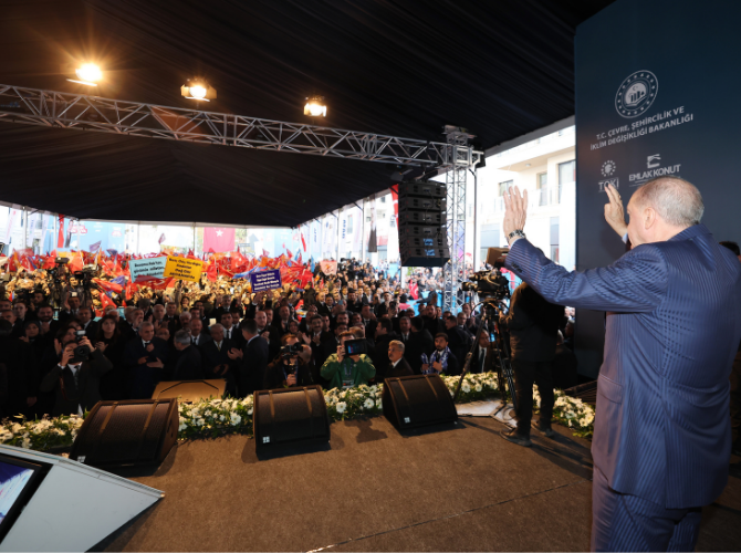 Cumhurbaşkanı Erdoğan'dan CHP'li belediyelerdeki yolsuzluk ve rüşvet skandallarını savunan Özgür Özel'e sert tepki: Her gün bir yalanı ortaya çıkıyor