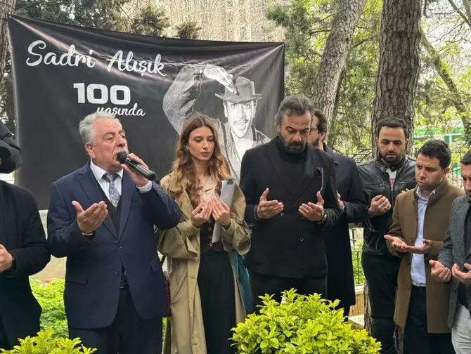 Sadri Alışık'ın 100. doğum günü! Kerem Alışık gözyaşlarına hakim olamadı - Resim : 2