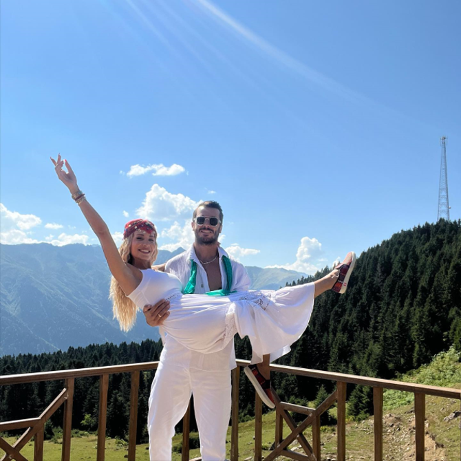 Derya Uluğ konserinde Şimal'i andı! 'İçimde kocaman bir yara açıldı' - Resim : 5