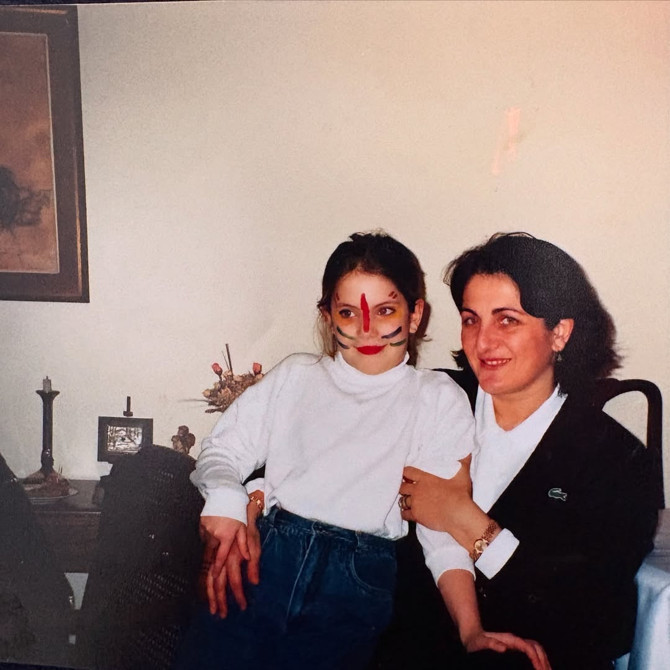 Eda Ece’den 27 yıl öncesine götüren fotoğraf! 'Oyuncu olacağımı nasıl anlamadın anne?' - Resim : 2