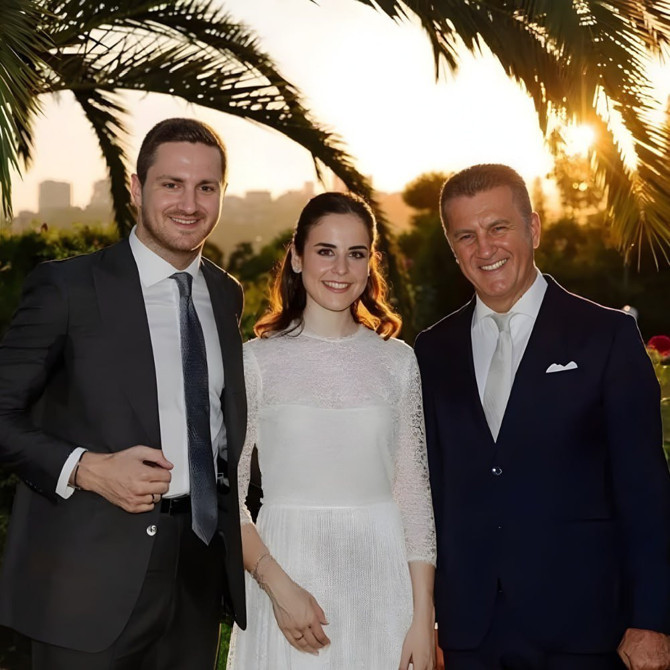 Revna Sarıgül, boşanma aşamasında olduğu Ömer Sarıgül'ü ifşa etti! Baskı ve psikolojik şiddet iddiaları! "Maddi destekte bulunmadığı gibi bir de aracımı sattı'' - Resim : 2