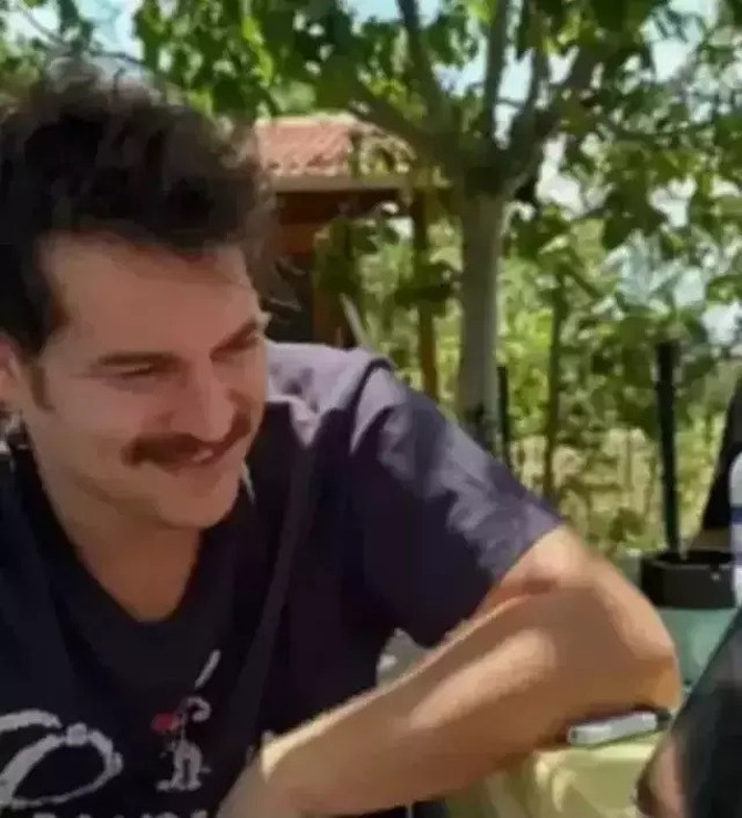 Çağatay Ulusoy'un bıyıklı hali hayranlarını ikiye böldü