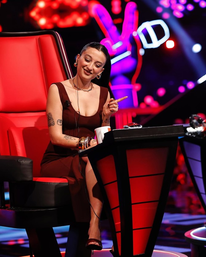 Aydilge'den O Ses Türkiye'de Hadise'nin gömülüp Melike Şahin'in övülmesine tepki! ''Ne yazık ki kadınların birbirini ezmesini arzulayan bir kitle var''