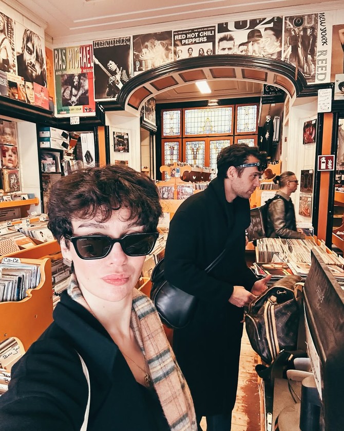 Birce Akalay ve Hakan Kurtaş, Amsterdam’da aşka geldi - Resim : 2