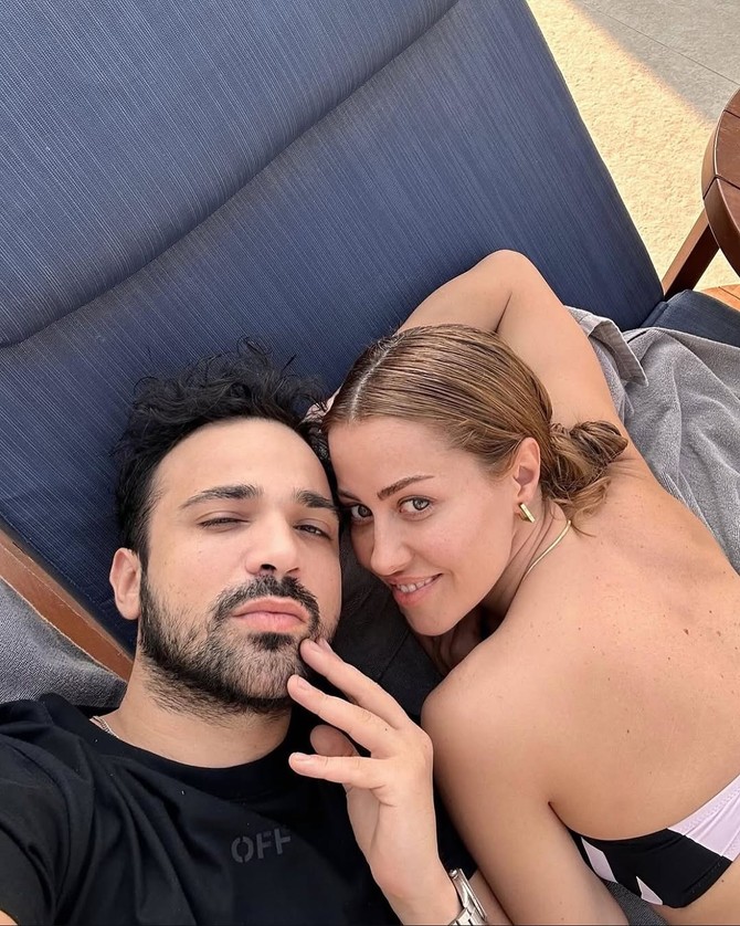 Bir garip karışıklık! Derya Uluğ’un sevgilisi Asil Gök'ün terziye bıraktığı pantolonları, Hazine ve Maliye Bakanı Mehmet Şimşek'in evine gitti - Resim : 2