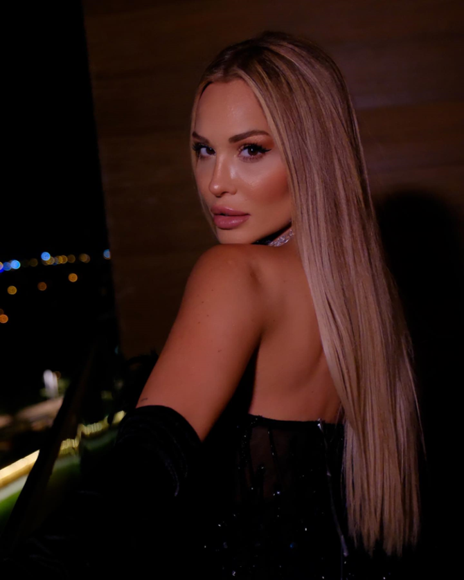 Derya Uluğ konserinde Şimal'i andı! 'İçimde kocaman bir yara açıldı'