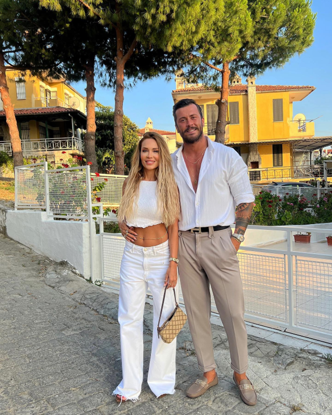 Derya Uluğ konserinde Şimal'i andı! 'İçimde kocaman bir yara açıldı' - Resim : 4