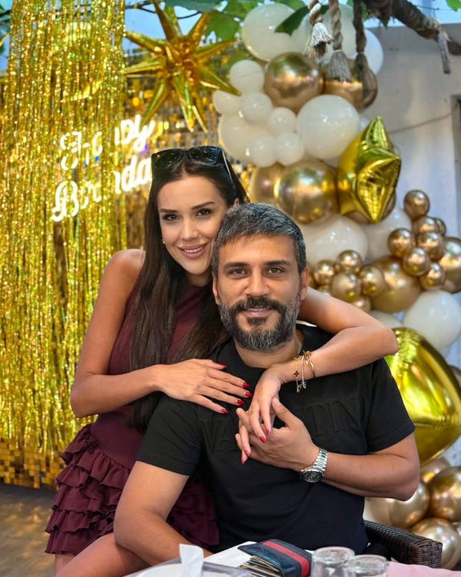 Makyajlanmış geri dönüş! Polat ailesinde yeni görev dağılımı... Koltuklar değişti soyadlar aynı kaldı - Resim : 2