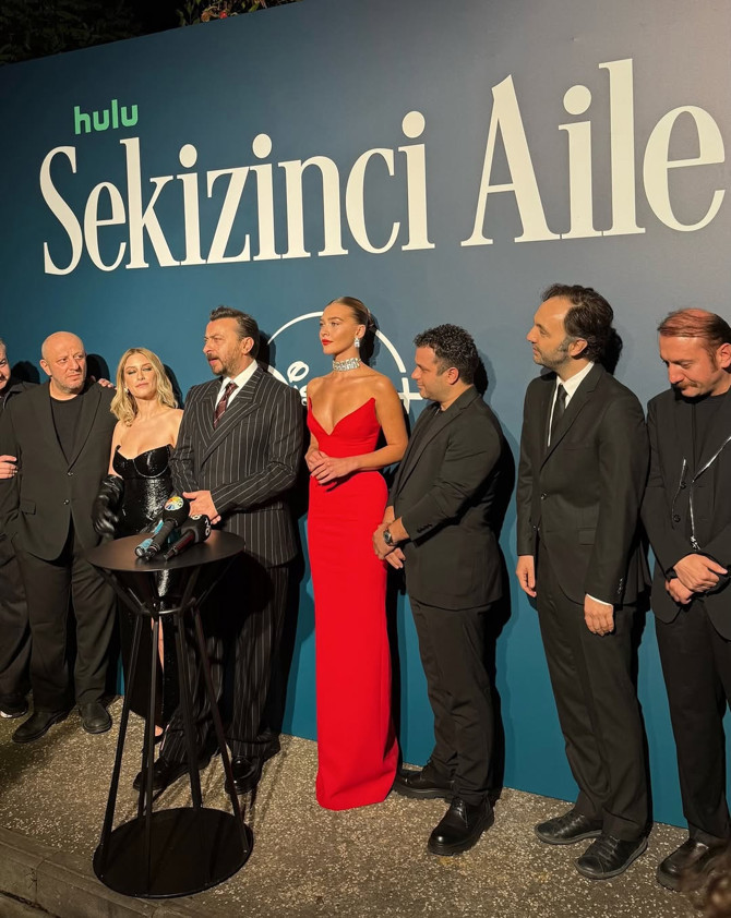 Hazal Kaya'nın diş estetiği krizi! 'Eski hali daha güzeldi' - Resim : 3