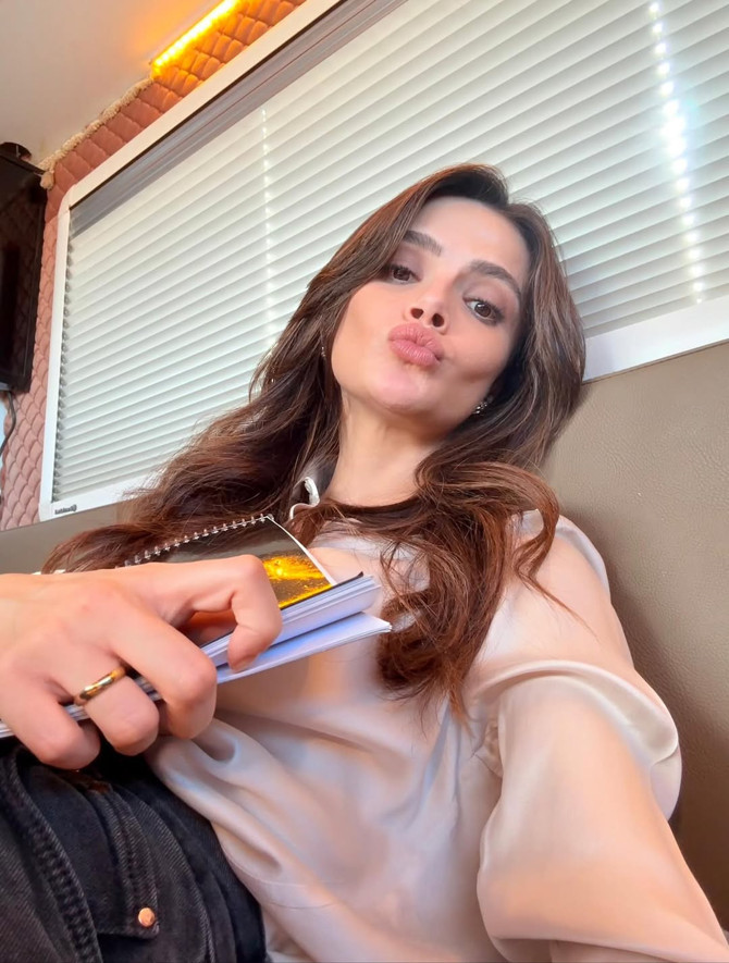 Uzak Şehir'in Alya'sı Sinem Ünsal, farkında olmadan senaryoyu ifşa etti! - Resim : 3