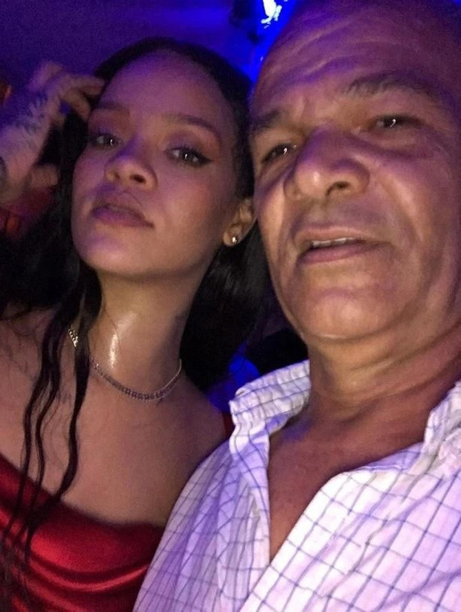 Rihanna'nın babası Ronald Fenty'nin ölüm nedeni açıklandı - Resim : 2