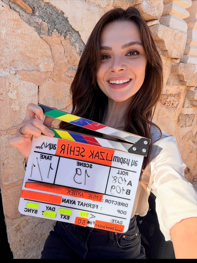 Uzak Şehir'in Alya'sı Sinem Ünsal, farkında olmadan senaryoyu ifşa etti!