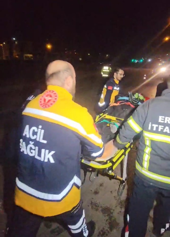 Direğe çarpan araç kağıt gibi ezildi! Geriye bu görüntüler kaldı - Resim : 4