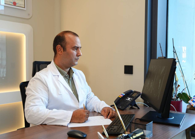 Ünlü cerrah uyardı! Yapay zekaya değil doktorunuza danışın!