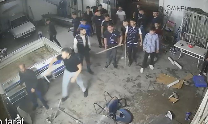 Konya'da iki kardeşe dehşeti yaşattılar! Ortalık savaş alanına döndü - Resim : 2