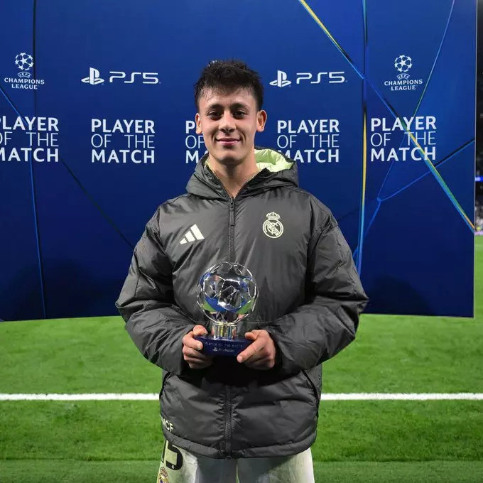 UEFA Şampiyonlar Ligi'nde Türk derbisi! Milli yıldız maçın adamı seçildi - Resim : 2