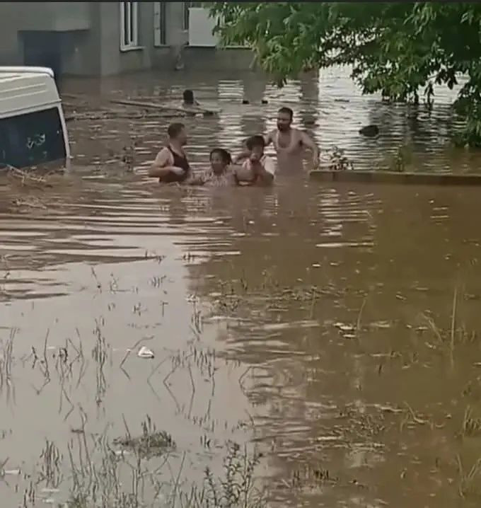 Sarı kod sonrası kabus: Hatay ve Osmaniye'yi sağanak vurdu, evler sular altında kaldı! İşte kare kare yıkım, saniye saniye can pazarı! - Fotoğraf: 11