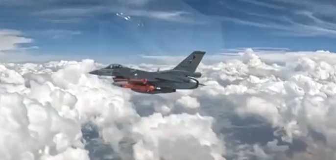 Milli gururumuz SOM, yerli turbojet motorla hedefi tam isabet vurdu