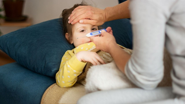 Çocuklarda yüksek ateş ne zaman tehlikeli? Kusma ve ishalde hangi belirtiler önemli?