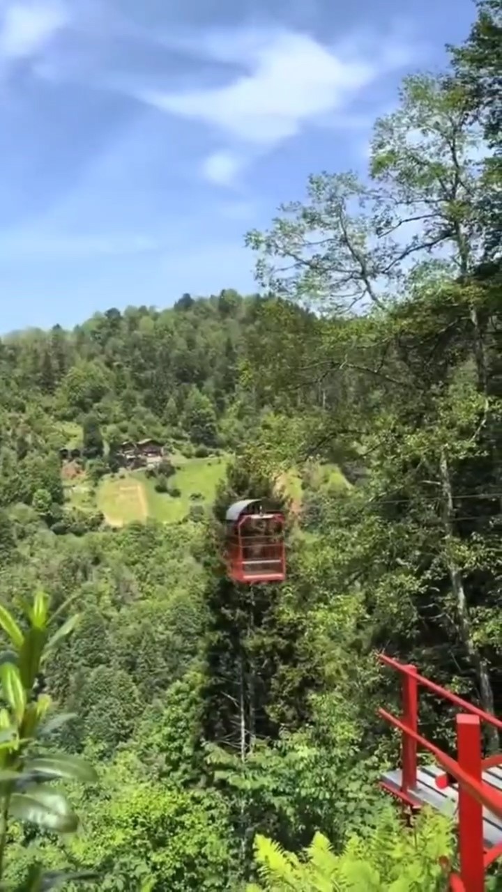 Rize'nin yeni gözde gezi rotası Kendini Koruyan Mahalle... Sadece teleferikle giriliyor