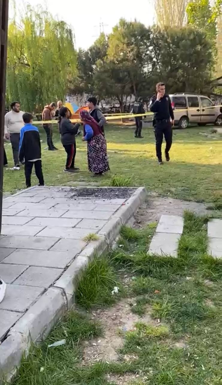 Esenyurt'ta katliam provası! Deprem nedeniyle parkta kalan eski eşini ve baldızını silahla vurdu